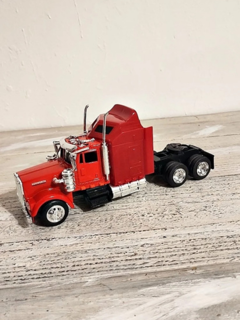 New ray Red Kenworth Semi Truck Model Vehicle Toy